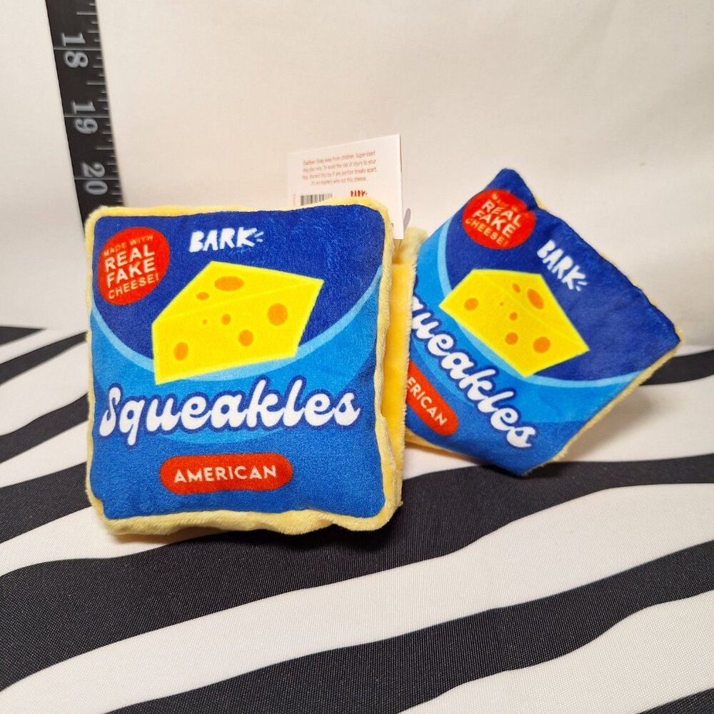 NWT Bark BarkBox Beg -n- Bag Theme with 2 toys and 3 treats - Small Dogs - Picture 4 of 16